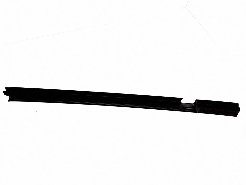 Rear door glass trim molding – rear left