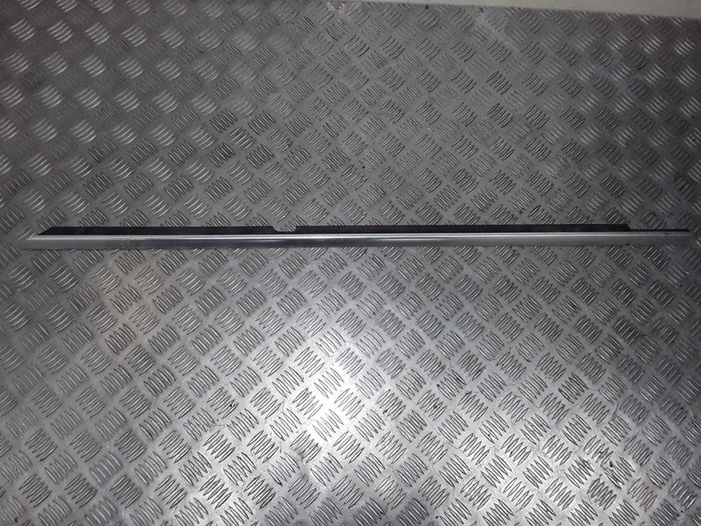 Front door glass trim molding – Mercedes-Benz ML-Class W166 (2012-2017)