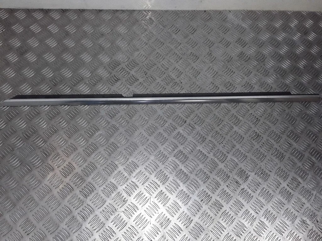 Front door glass trim molding – Mercedes-Benz ML-Class W166 (2012-2017)