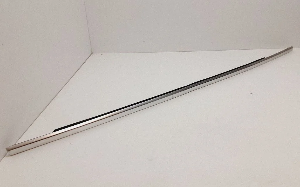 Listwa szyby drzwi przednich – Volvo XC60 (2009-2013)
