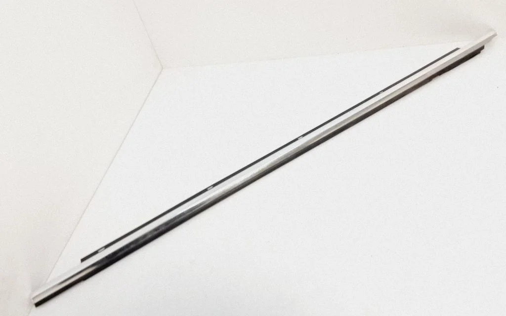 Front door glass trim molding 4E0853283