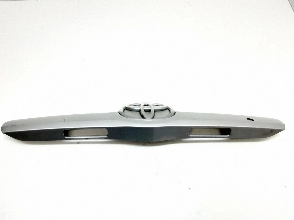 Tagaluugi numbrivalgustuse liist – Toyota Camry (2006-2011)