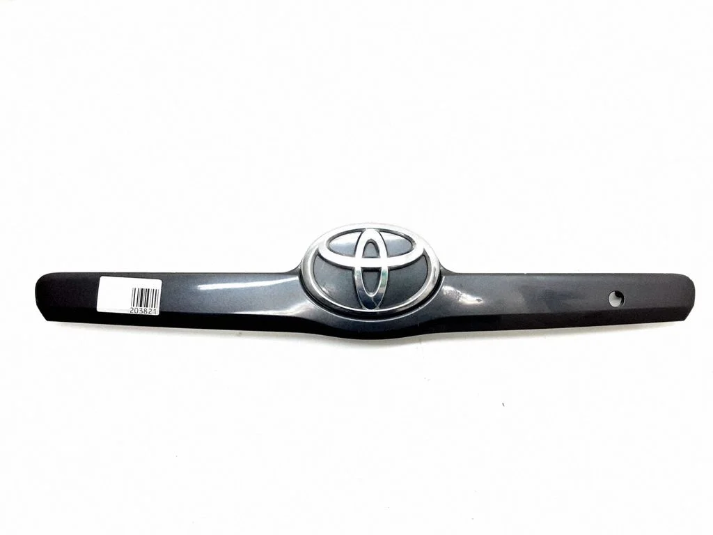 Tagaluugi numbrivalgustuse liist – Toyota Camry (2006-2011)