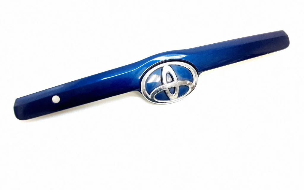 Tagaluugi numbrivalgustuse liist – Toyota Camry (2006-2011)