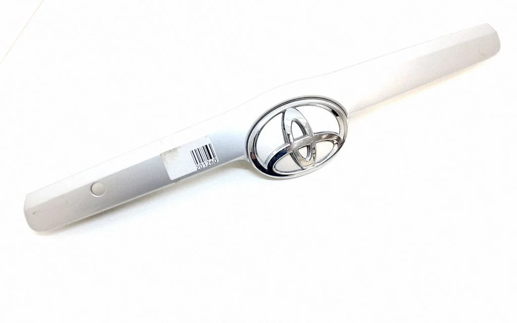 Tagaluugi numbrivalgustuse liist – Toyota Camry (2006-2011)