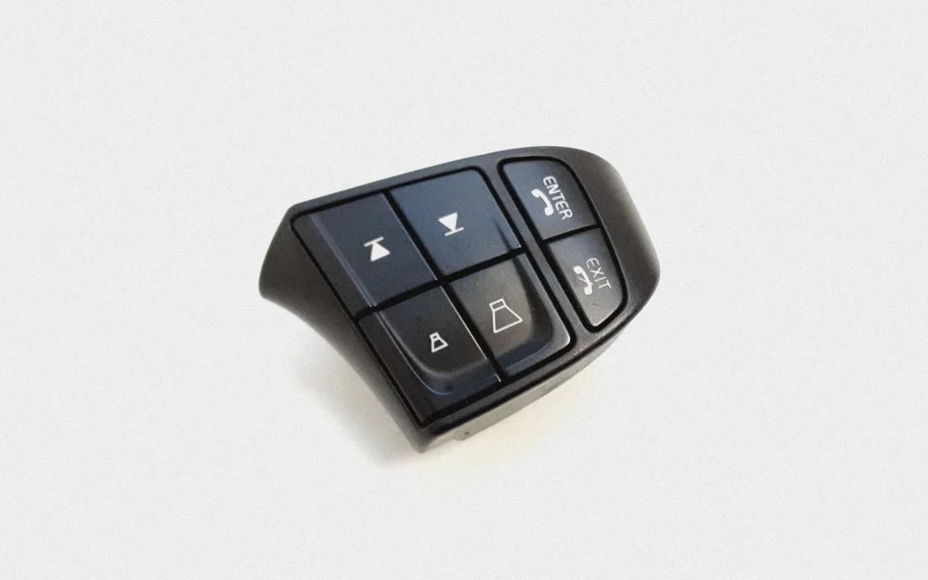 Steering wheel buttons/switches – Volvo XC60 (2009-2013)