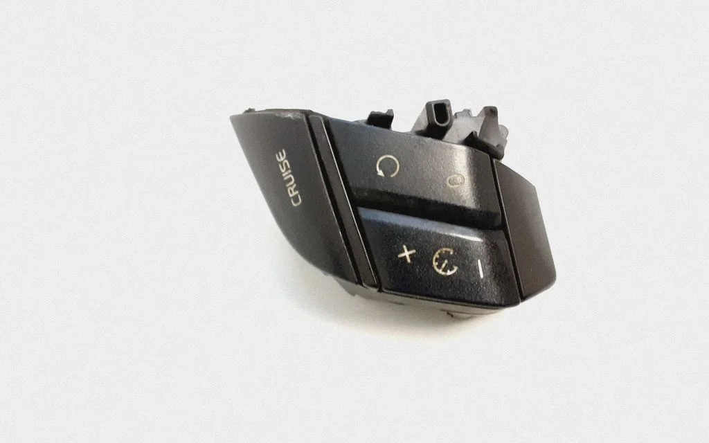 Steering wheel buttons/switches 8685478