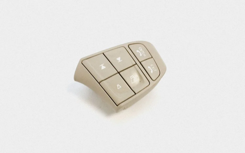 Steering wheel buttons/switches – Volvo XC60 (2009-2013)