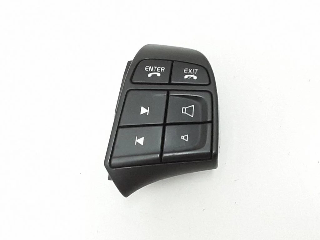 Steering wheel buttons/switches – Volvo XC60 (2009-2013)