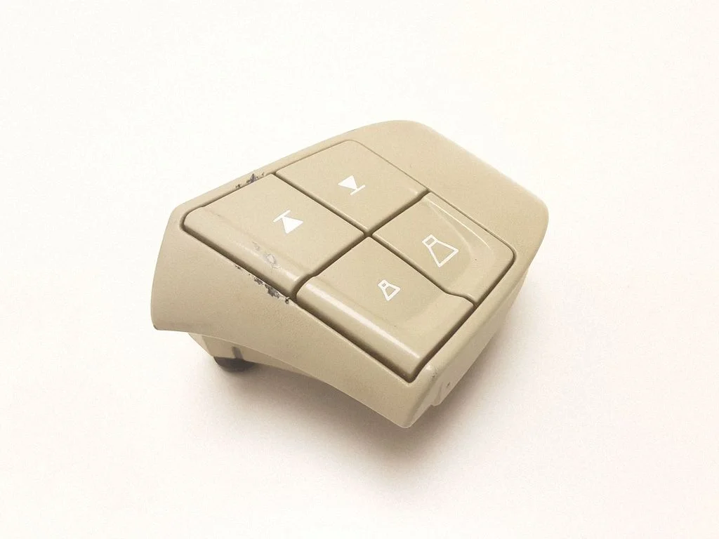 Steering wheel buttons/switches 30768065