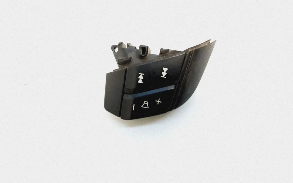 Steering wheel buttons/switches 8685484