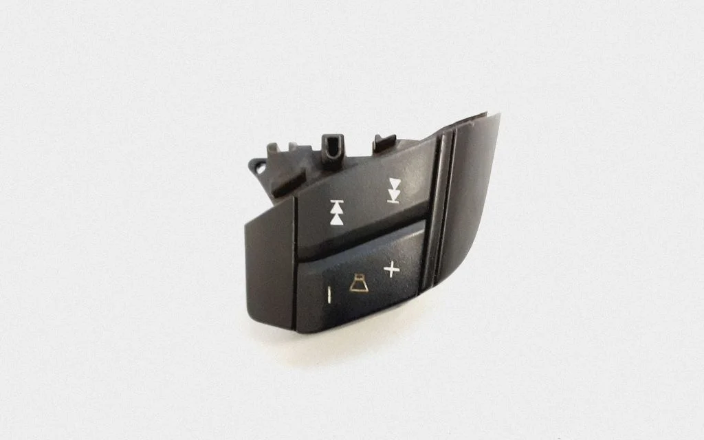 Steering wheel buttons/switches – Volvo XC90 (2003-2006)