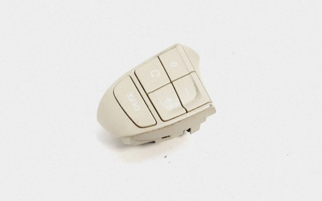 Steering wheel buttons/switches – Volvo S80 (2007-2013)