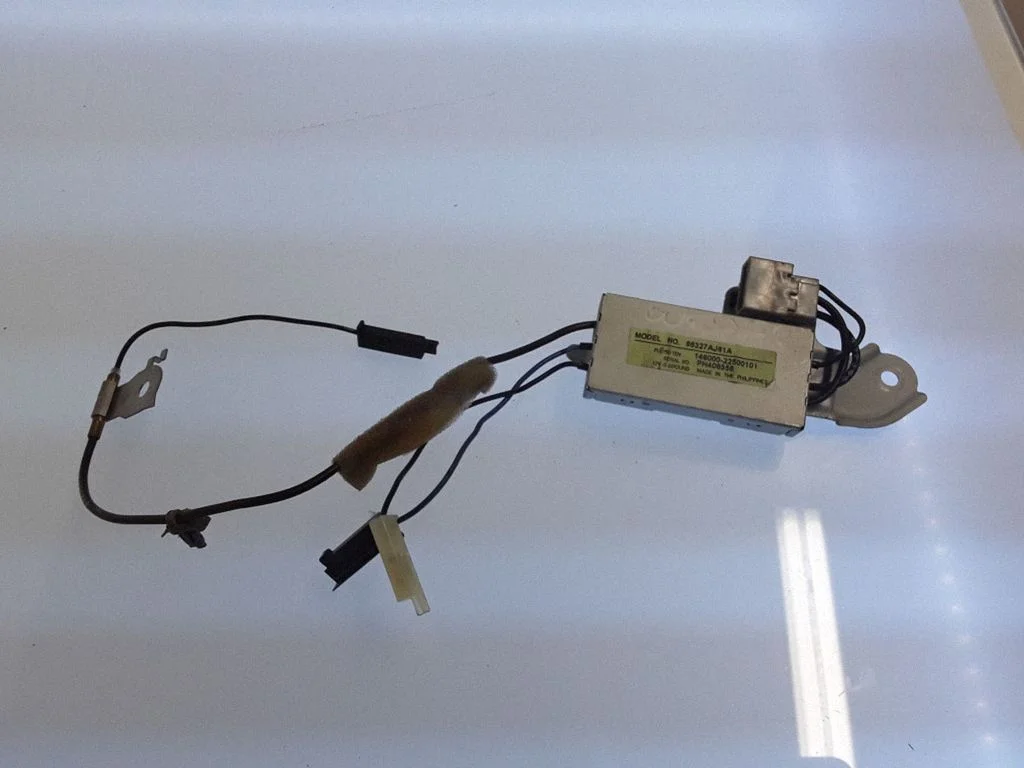 Antenna control unit – Subaru Outback (2009-2014)