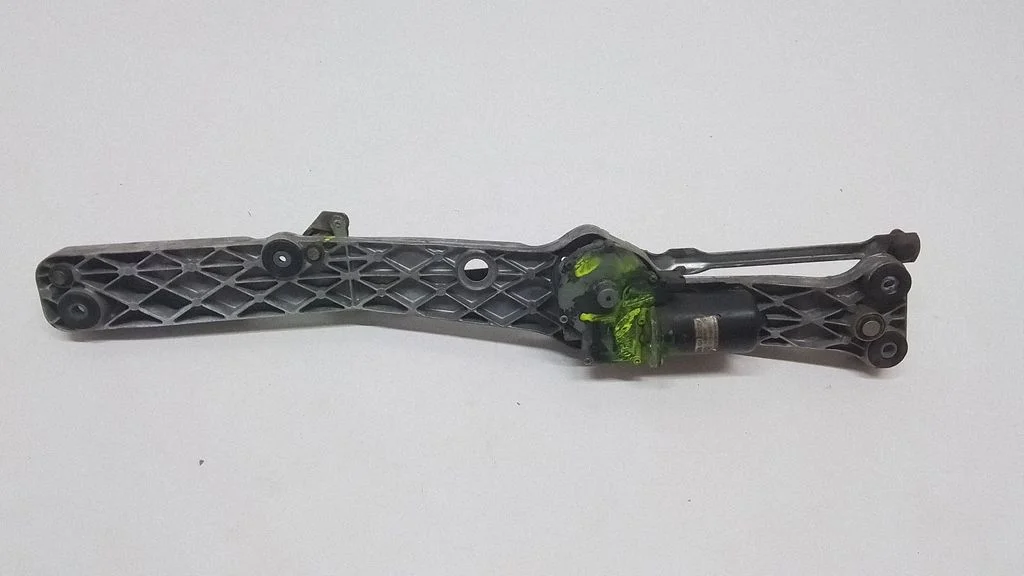 Front wiper linkage and motor – BMW 5 Series E39 (1996-2003)