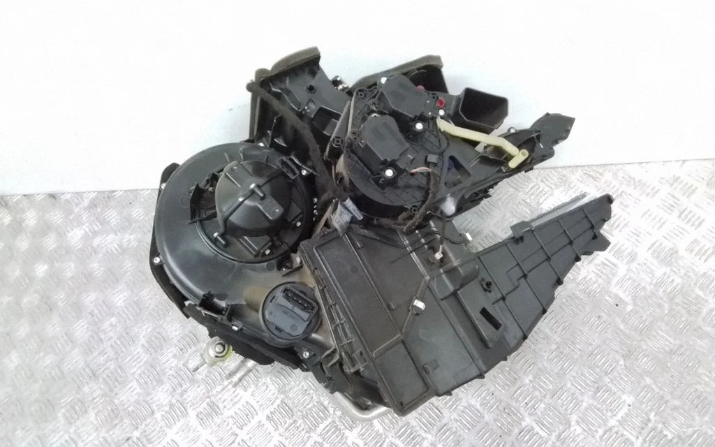 Obudowa nagrzewnicy – komplet – Volvo V70 (2008-2013)