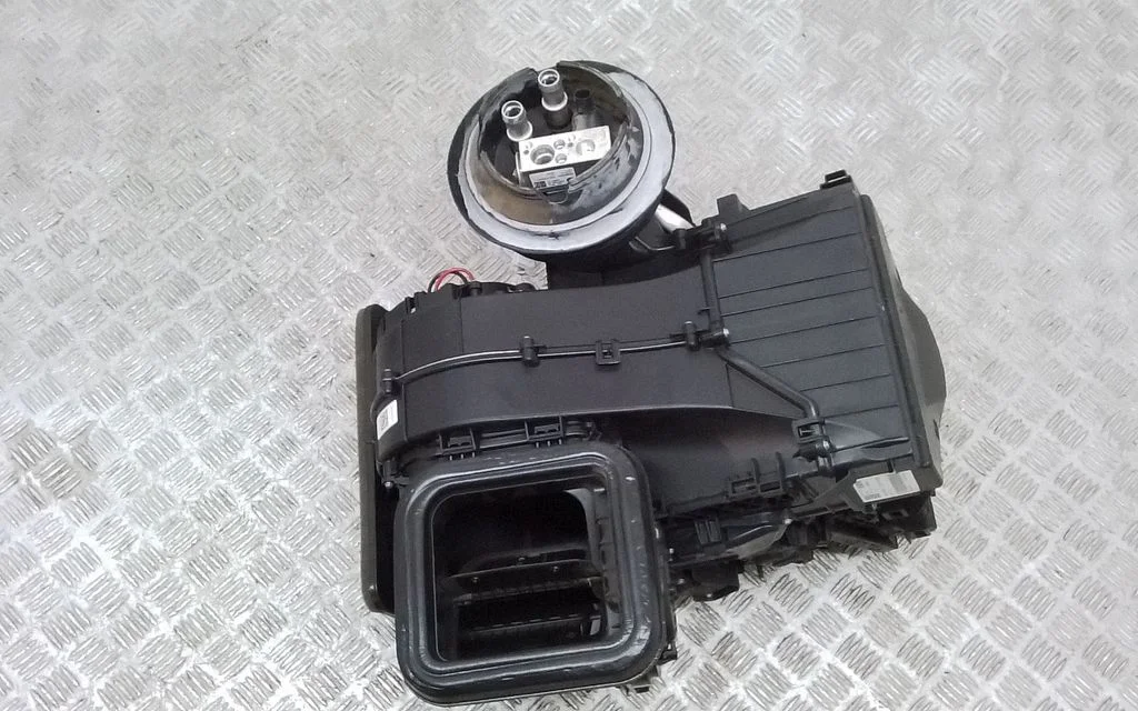 Obudowa nagrzewnicy – komplet – BMW i3 (2013-)
