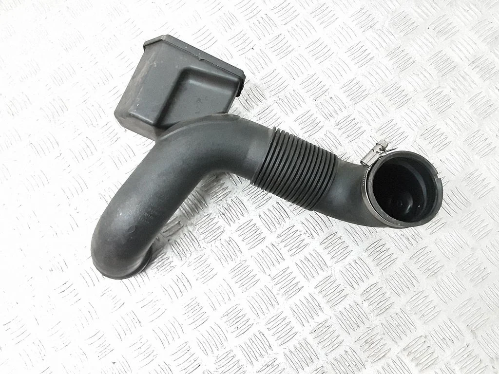 Air intake hose/pipe 28130D3400