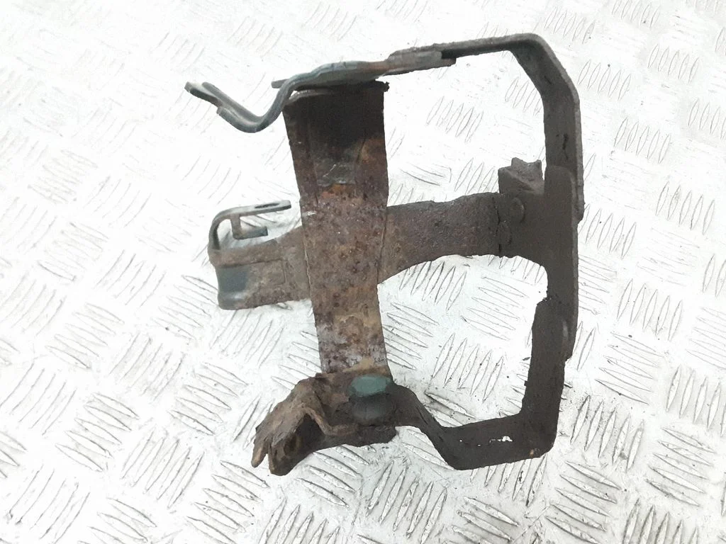Power steering pump mounting bracket – Volvo XC60 (2009-2013)