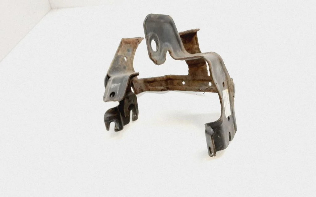 Power steering pump mounting bracket – Volvo S60 (2011-2013)