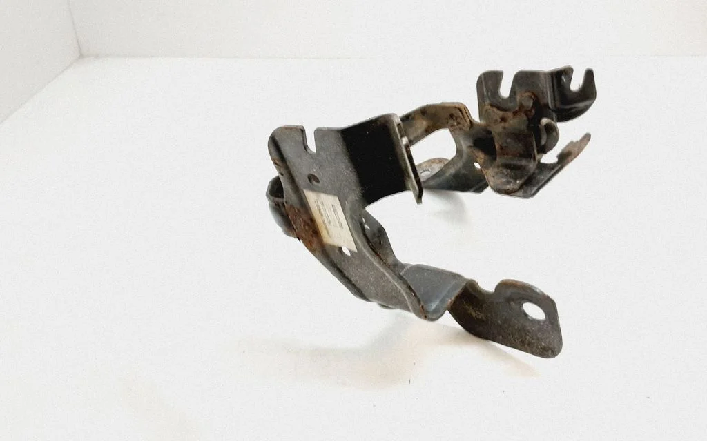 Power steering pump mounting bracket – Volvo S60 (2011-2013)