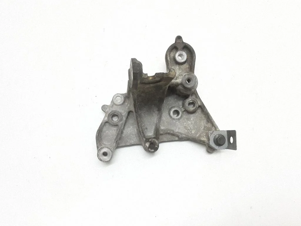Power steering pump mounting bracket – Volvo V70 (2008-2013)