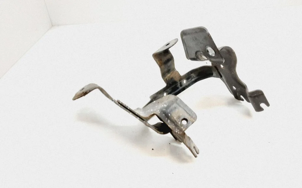 Power steering pump mounting bracket – Volvo S60 (2011-2013)