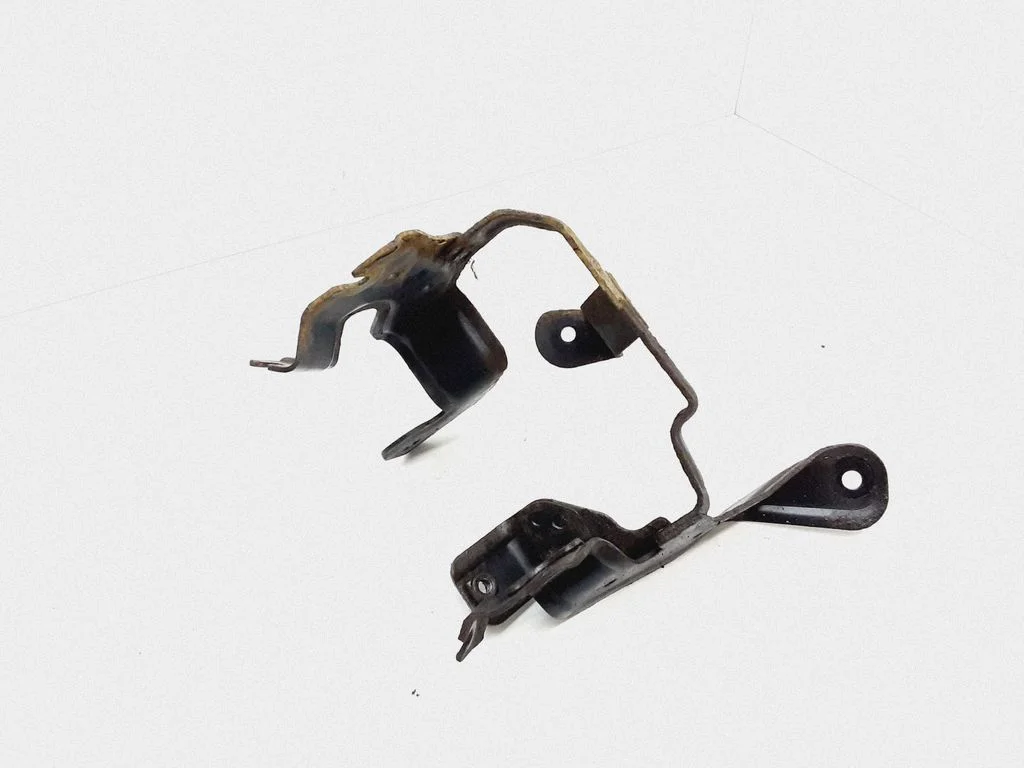 Power steering pump mounting bracket – Volvo S60 (2011-2013)