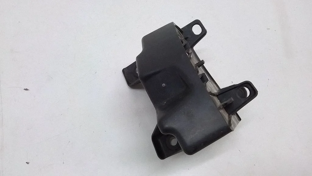 Rear bumper mounting bracket – Citroen C4 I (2004-2010)