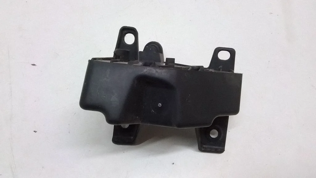 Rear bumper mounting bracket – Citroen C4 I (2004-2010)