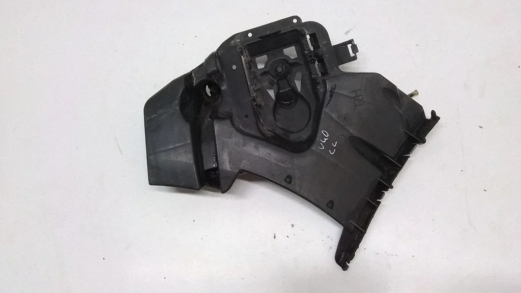 Rear bumper mounting bracket – Volvo V40 (2012-2019)