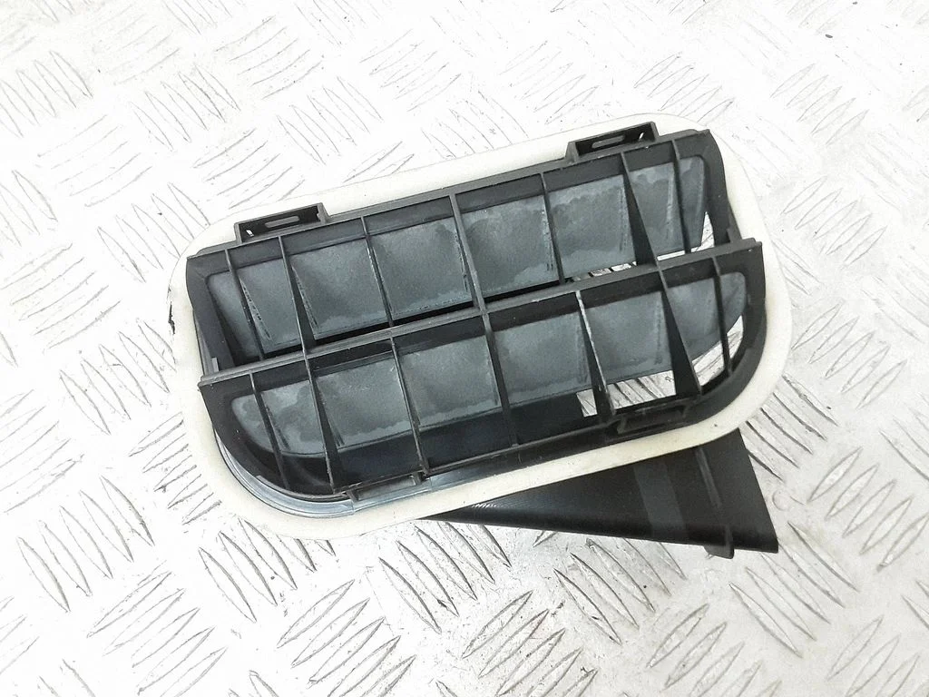 Ventilatsioonirest A1728300142