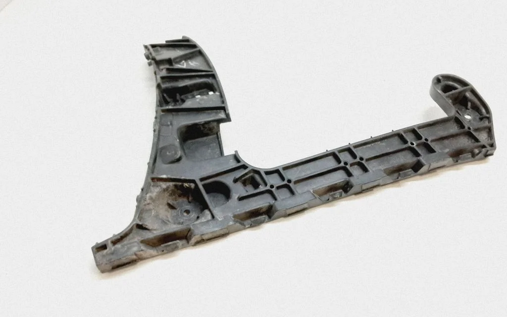 Rear bumper mounting bracket 8W9807454