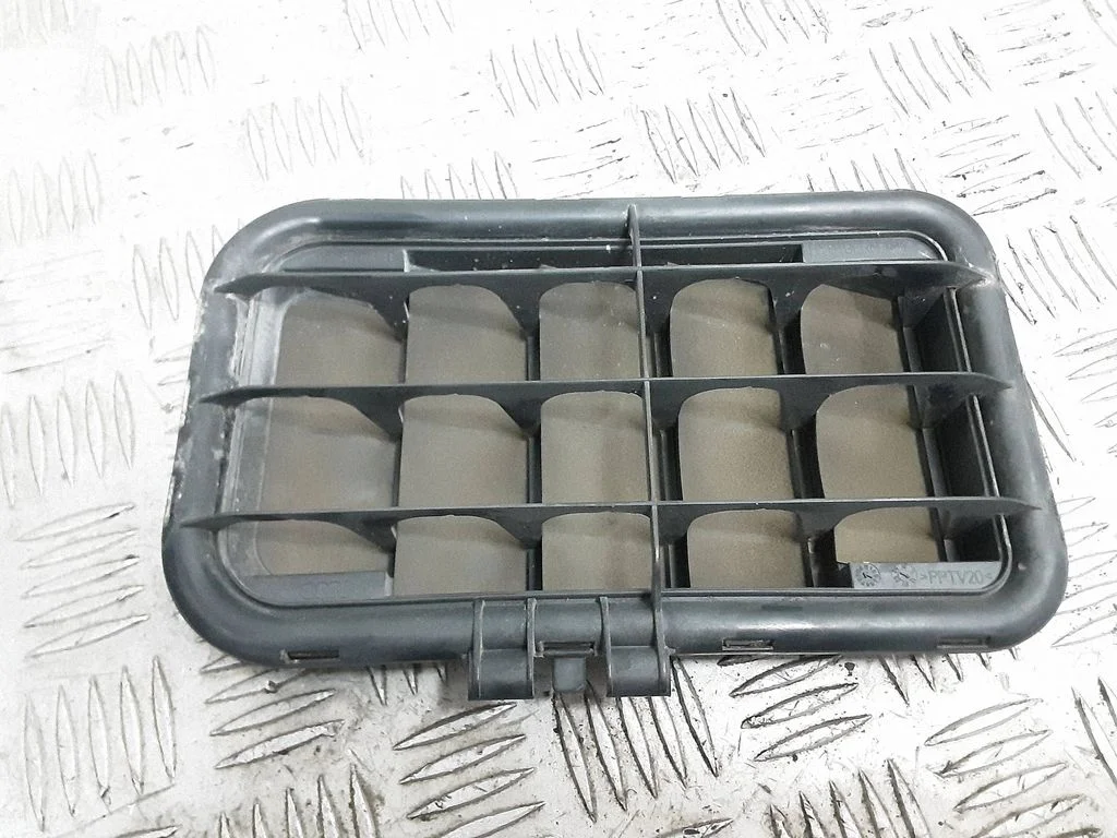 Quarter panel pressure vent – Audi A8 S8 D4 4H (2010-2016)