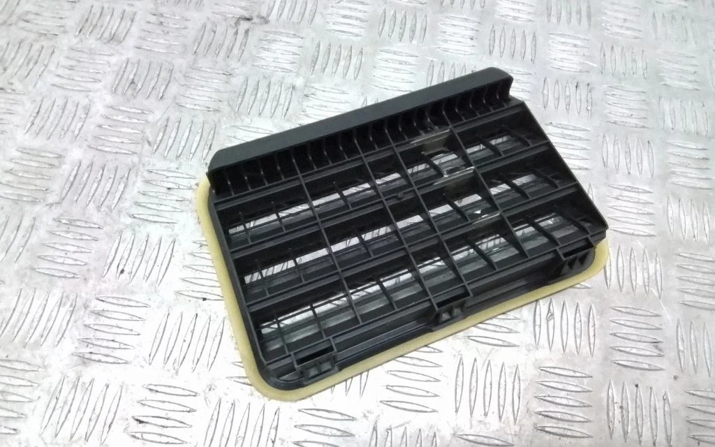 Quarter panel pressure vent – Porsche Cayenne (92A) (2010-2017)