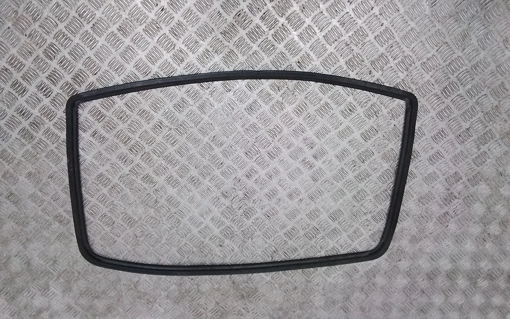 Loading door rubber seal (on body) 7311995