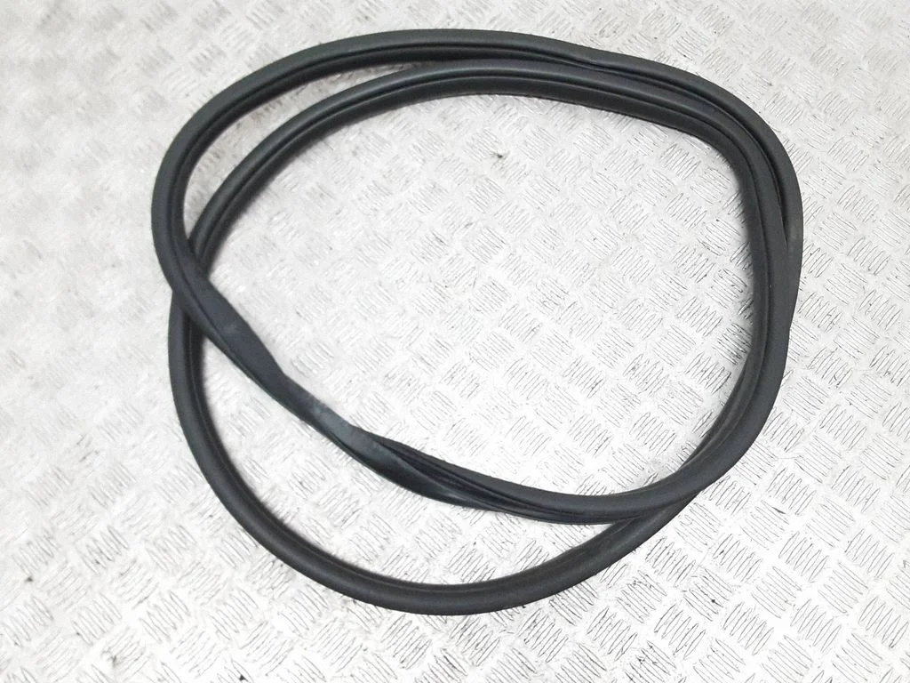 Front door rubber seal – front right