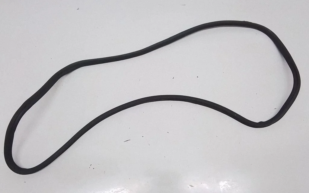 Loading door rubber seal (on body) – rear