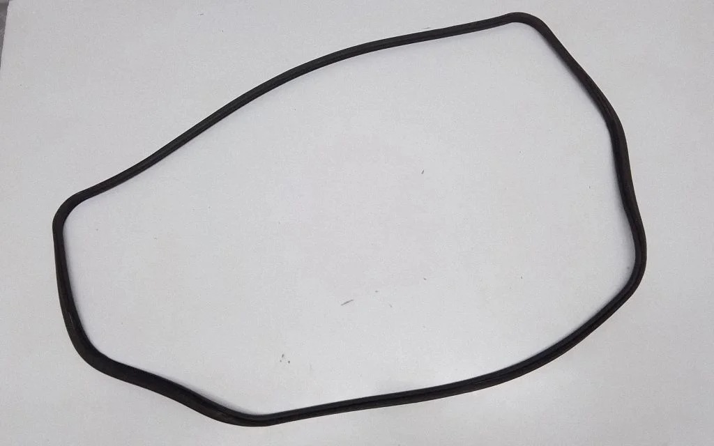 Loading door rubber seal (on body) – rear