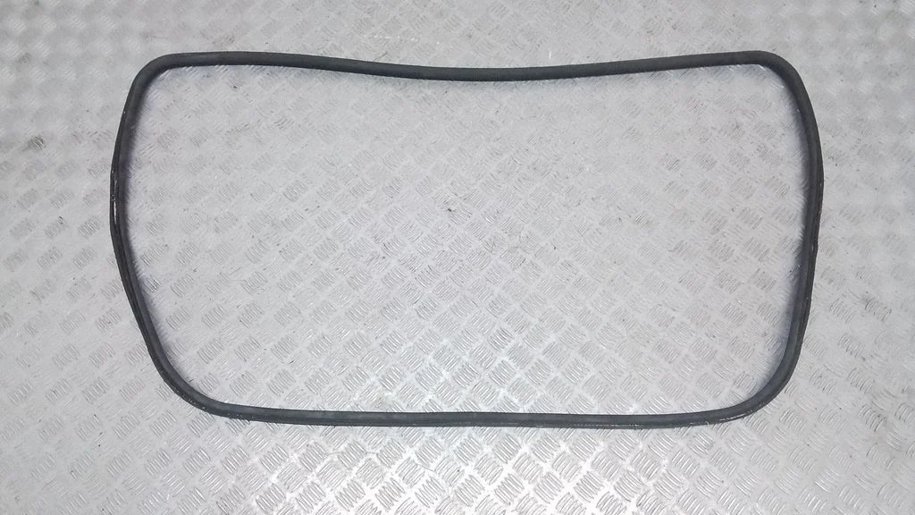 Loading door rubber seal (on body) 7184108