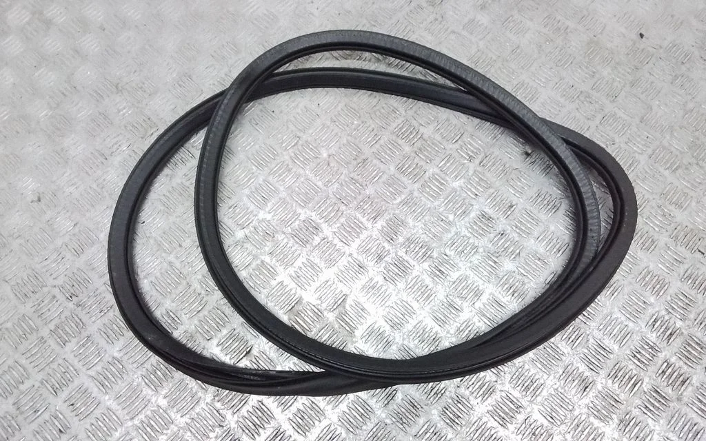 Front door rubber seal – Volvo S90, V90 (2016-)