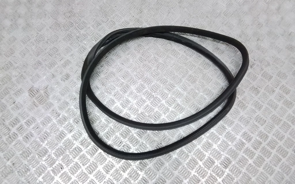 Front door rubber seal – Volvo V70 (2008-2013)