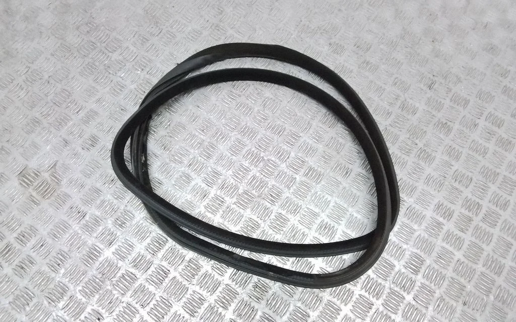 Front door rubber seal – Volvo V70 (2008-2013)