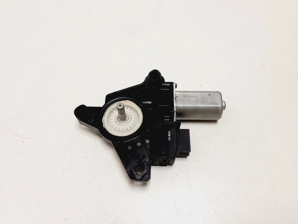 Rear door window regulator motor – Mercedes-Benz B-Class W246 W242 (2011-2017)