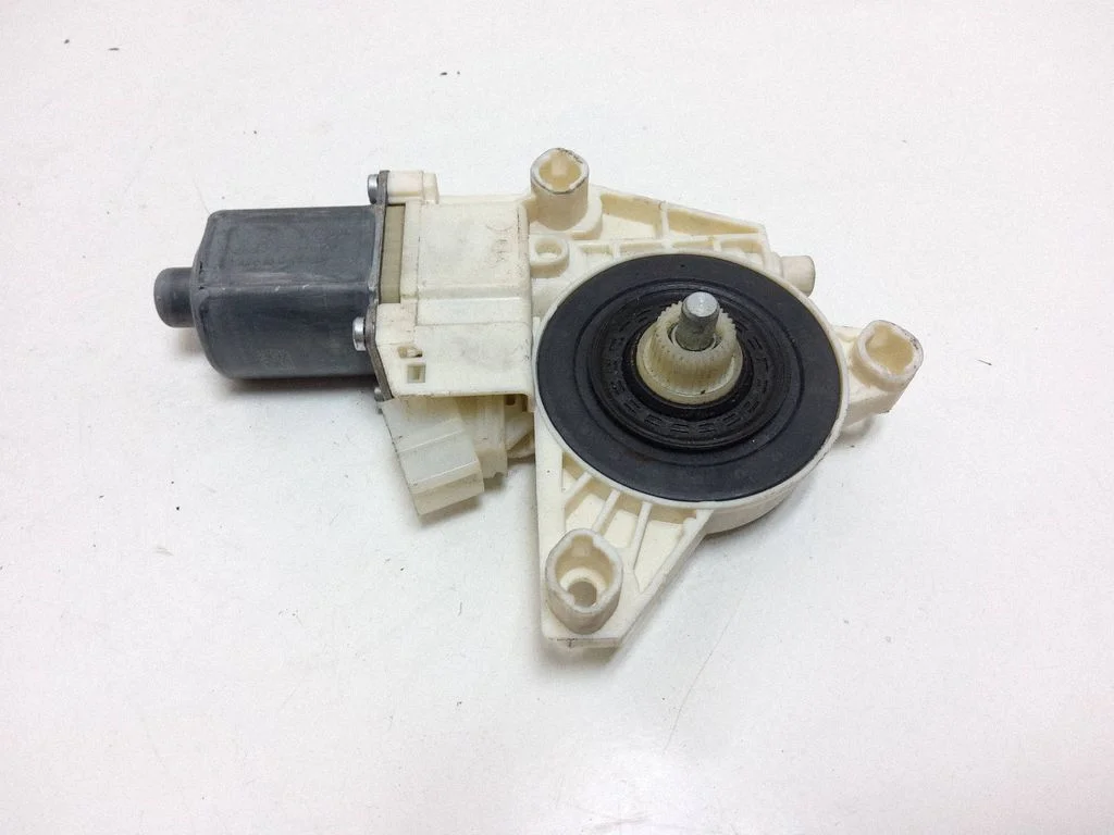 Rear door window regulator motor – Mercedes-Benz E-Class W212 (2009-2016)