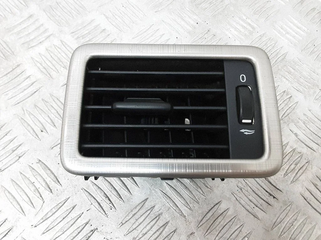 Armatuurlaua külje õhutusresti kate 30755183