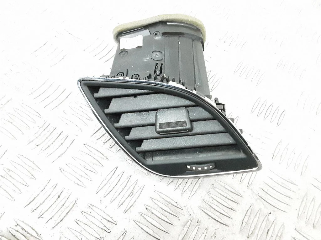 Dashboard side air vent grill/cover trim 5F1820902 – Seat Leon (5F) (2012-2019)