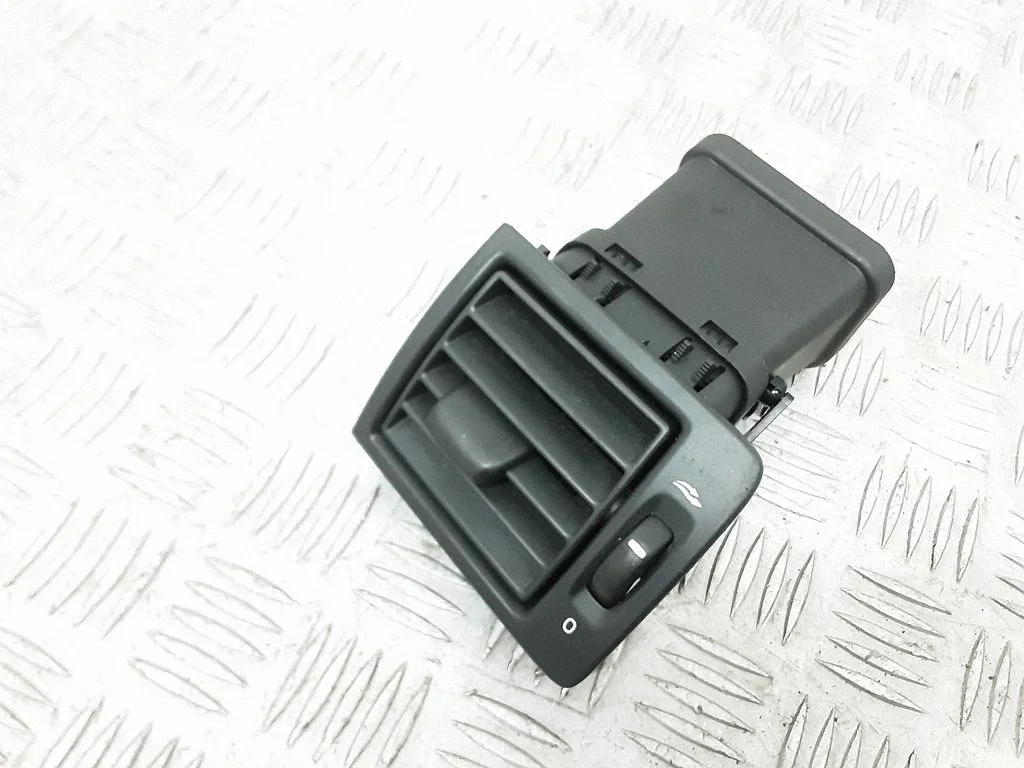 Dashboard side air vent grill/cover trim – Volvo V50 (2004-2007)