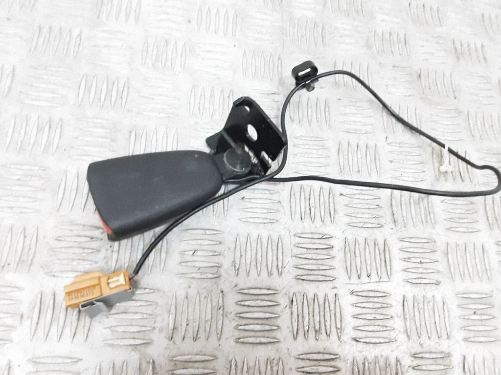 Tagumise turvavöö pannal – Volvo V50 (2008-2012)