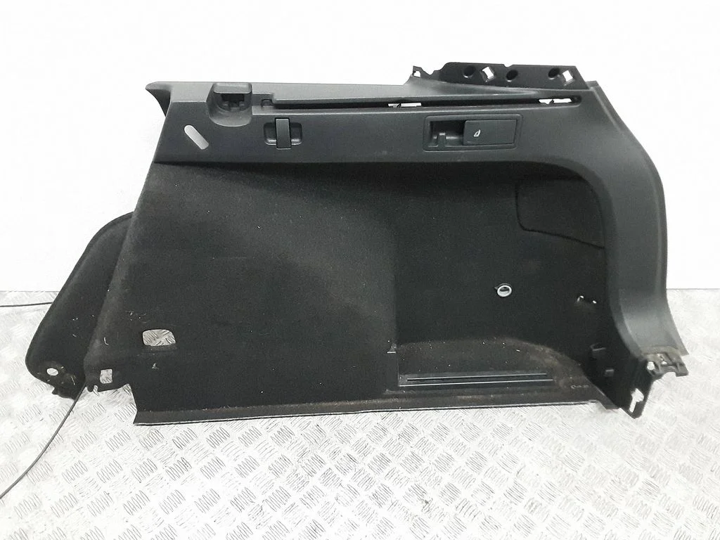 Pagasiruumi külje viimistluspaneel 5G9867462